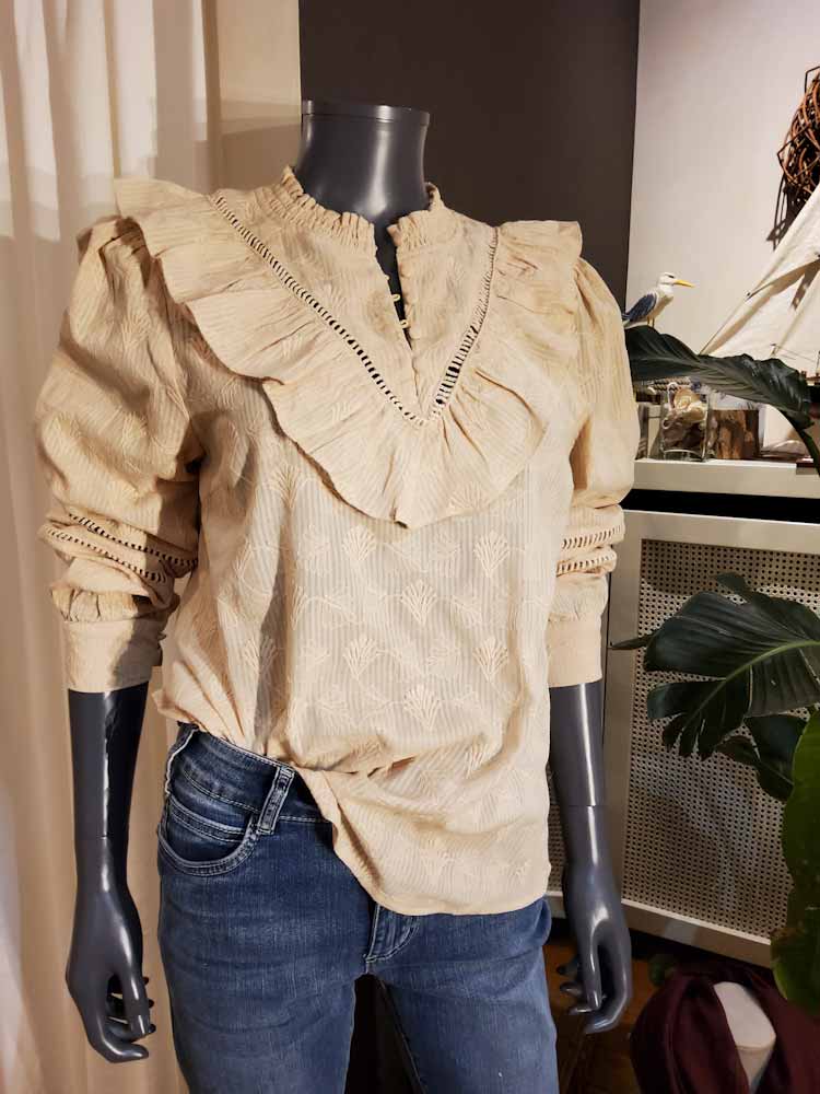 Vooroordeel boeket Kenmerkend TRAMONTANA collectie lente en zomer 2023. Coole kleding collectie voor coole girls | Boetiek CARLA WILLEBROEK Vooroordeel boeket Kenmerkend TRAMONTANA collectie lente en zomer 2023. Coole kleding collectie voor coole girls | Boetiek CARLA WILLEBROEK